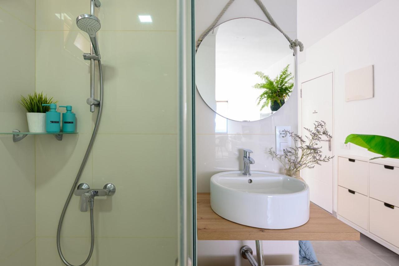 Stylish Sea View Accommodation Las Canteras لاس بالماس دي غران كاناريا المظهر الخارجي الصورة